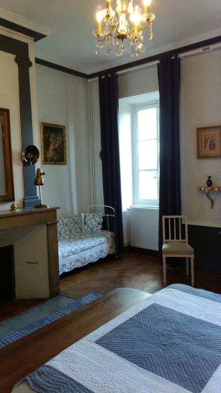 Chateau De Bourrassol Bed and Breakfast Menetrol Exterior foto
