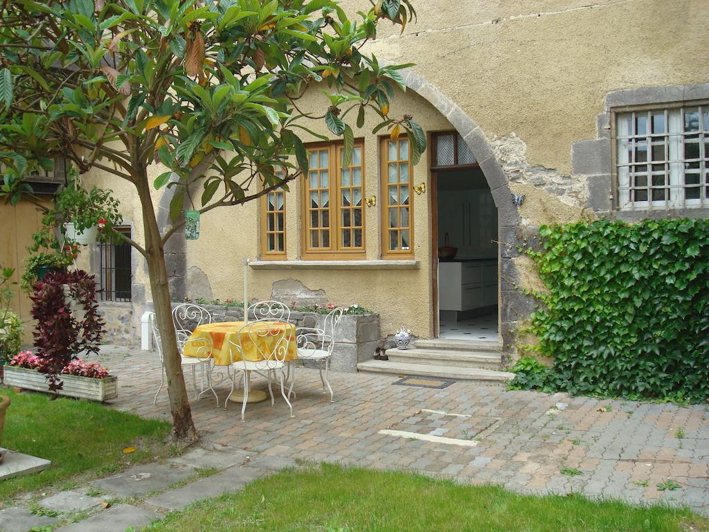 Chateau De Bourrassol Bed and Breakfast Menetrol Exterior foto