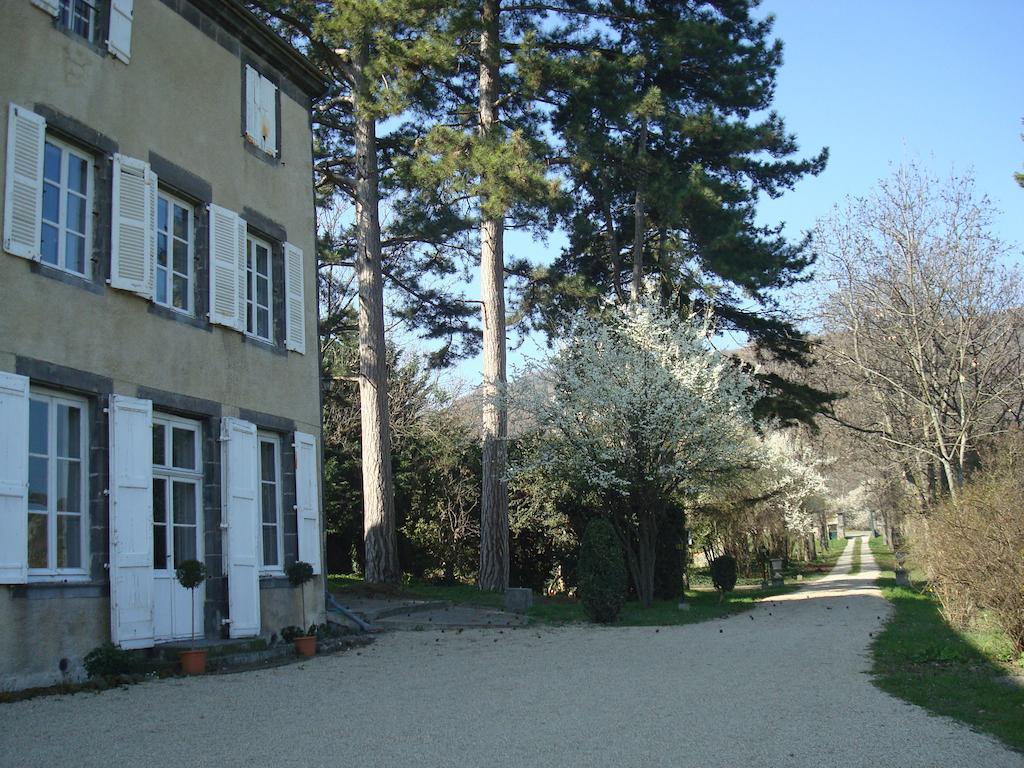 Chateau De Bourrassol Bed and Breakfast Menetrol Exterior foto