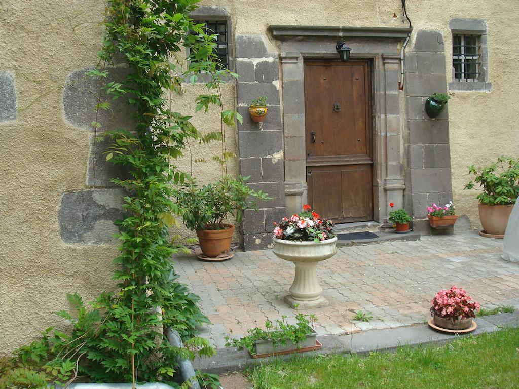 Chateau De Bourrassol Bed and Breakfast Menetrol Exterior foto