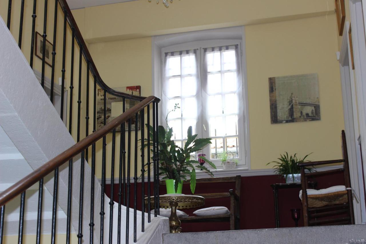 Chateau De Bourrassol Bed and Breakfast Menetrol Exterior foto
